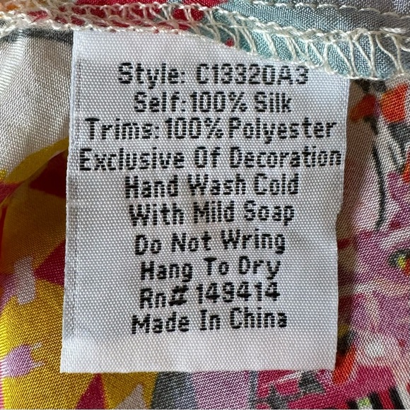 Johnny Was Blouse Size XS Tweety Mixed Print 100% Silk Floral Embroidered - Picture 13 of 15